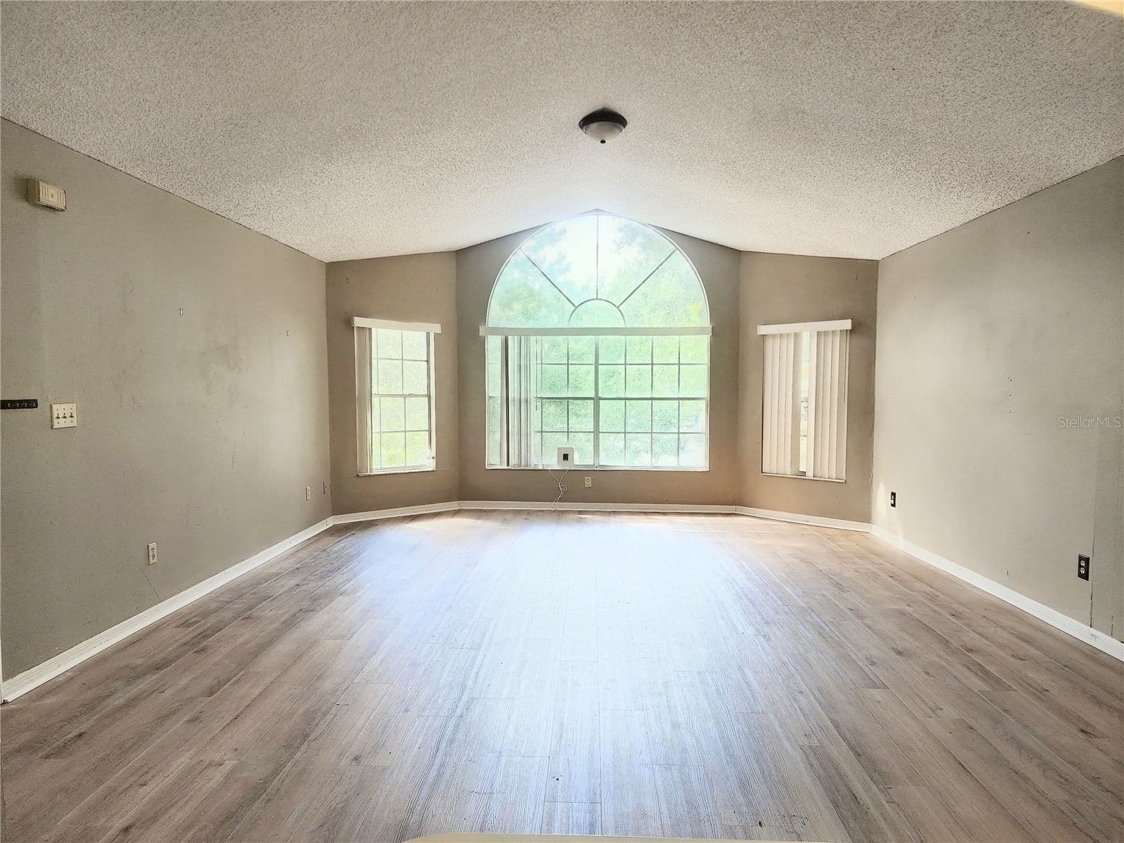 2723 POINCIANA 3