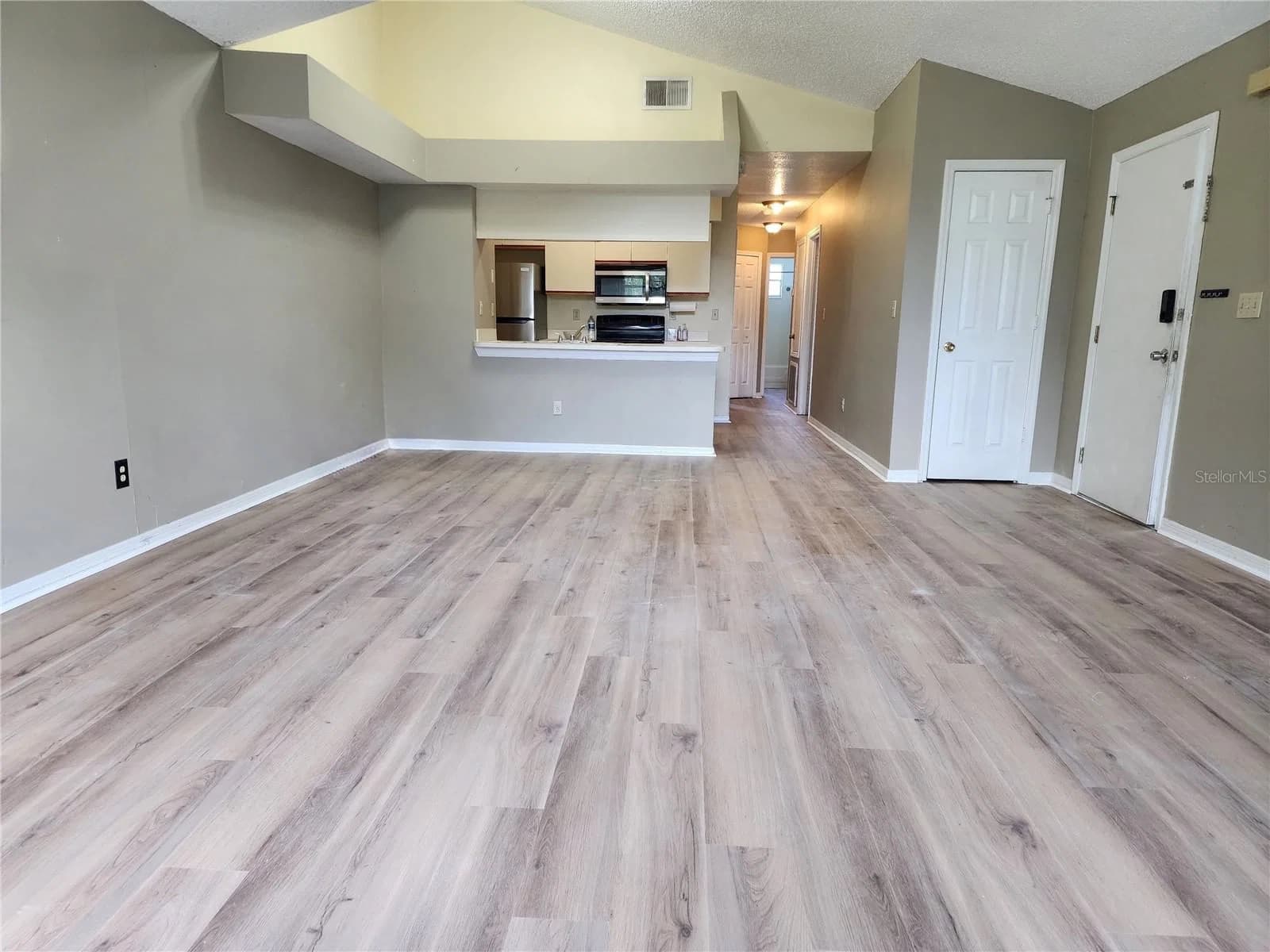2723 POINCIANA 4