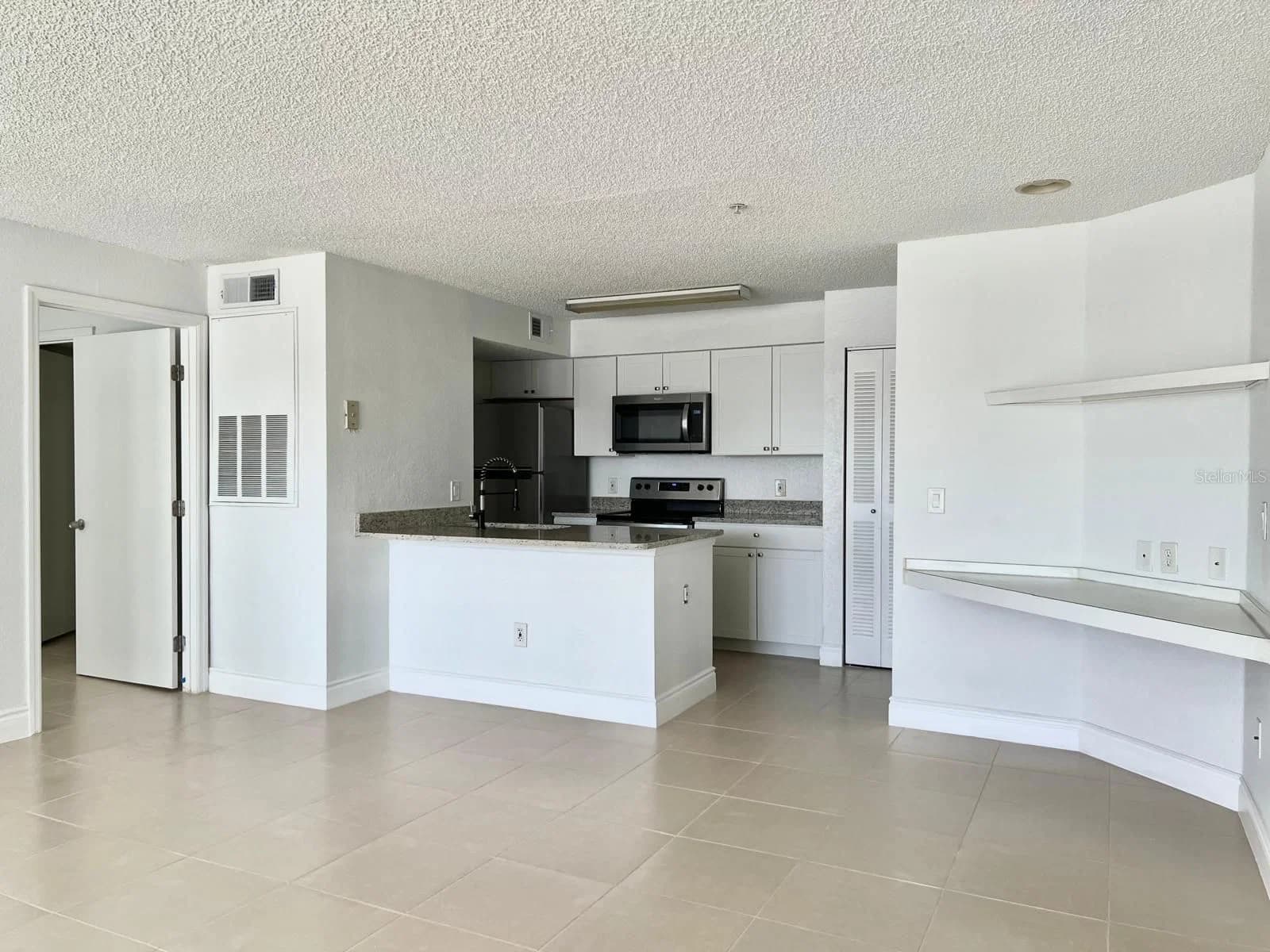 2218 GRAND CAYMAN 3