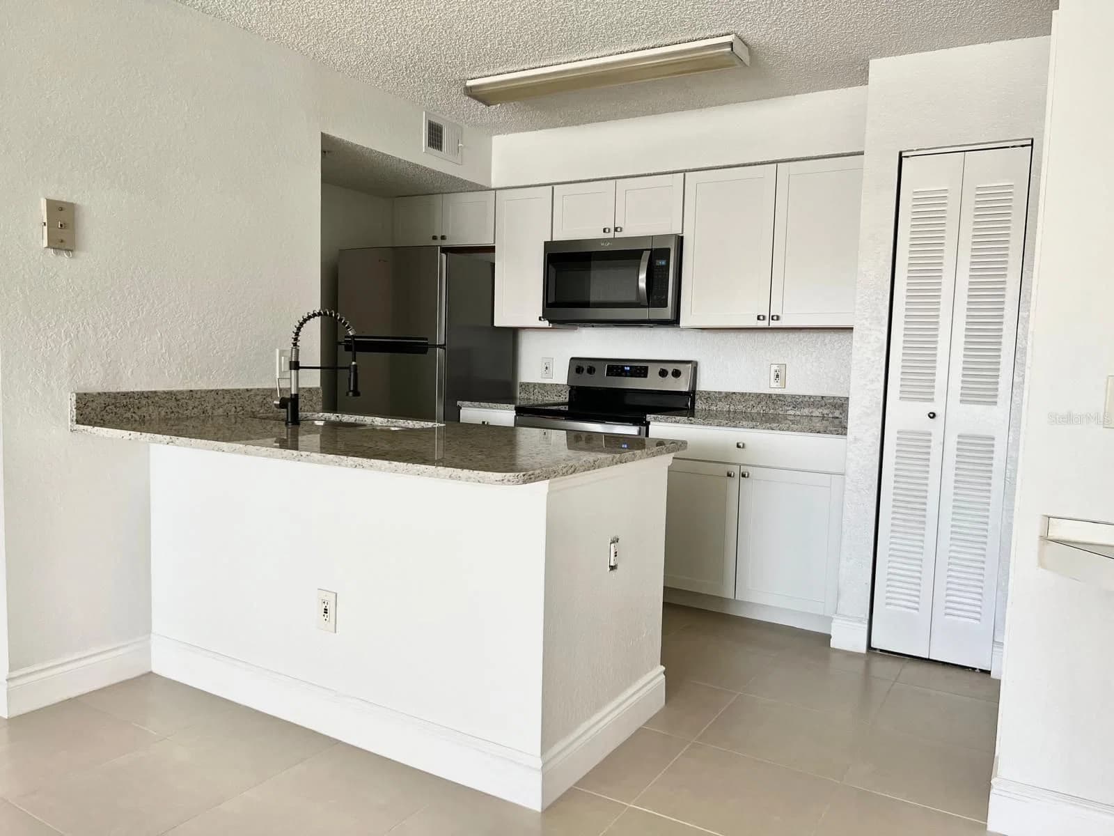 2218 GRAND CAYMAN 4