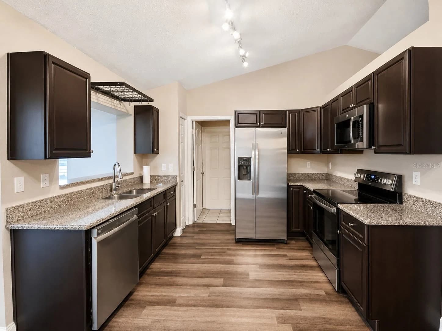 326 COLONADE 4