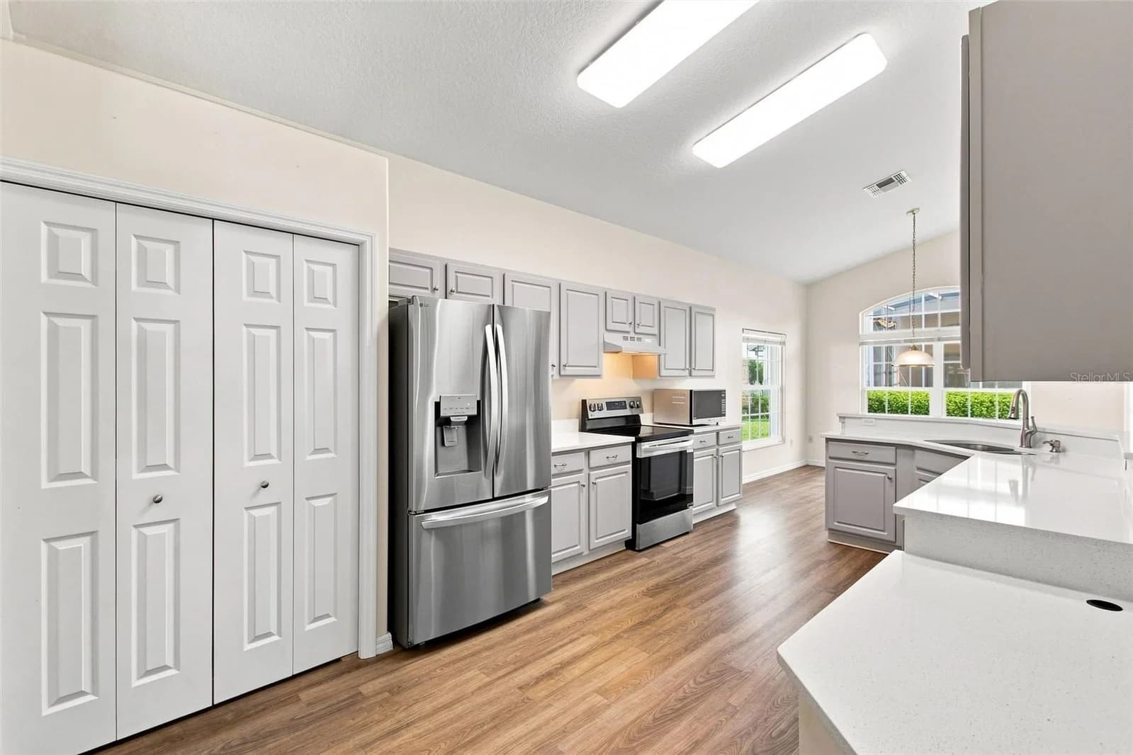 238 FLEMING LN 4