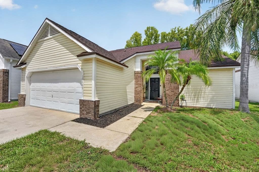 10449 GLASSBOROUGH Drive, Orlando, FL 32825