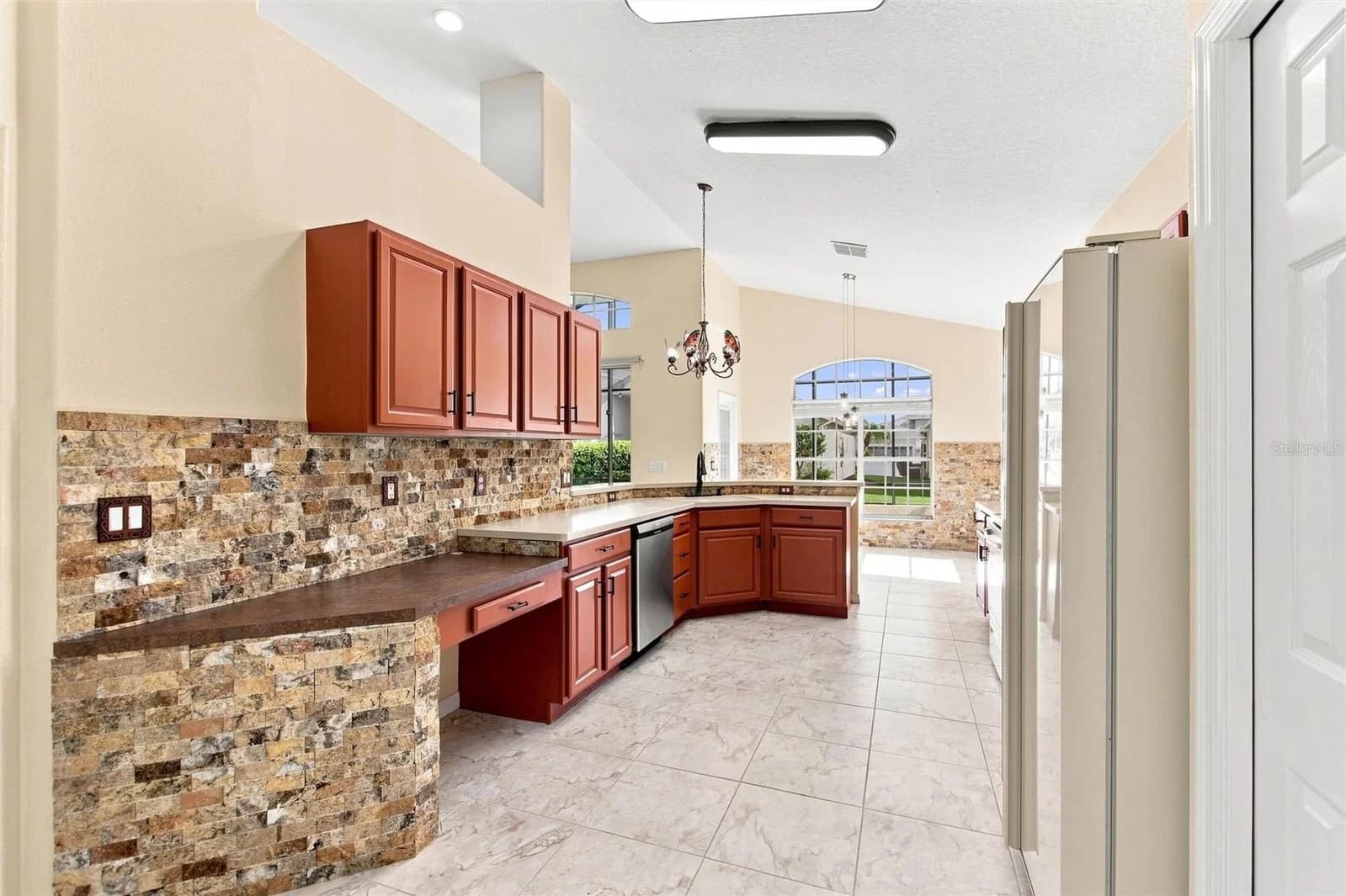 140 MOSS LN 4