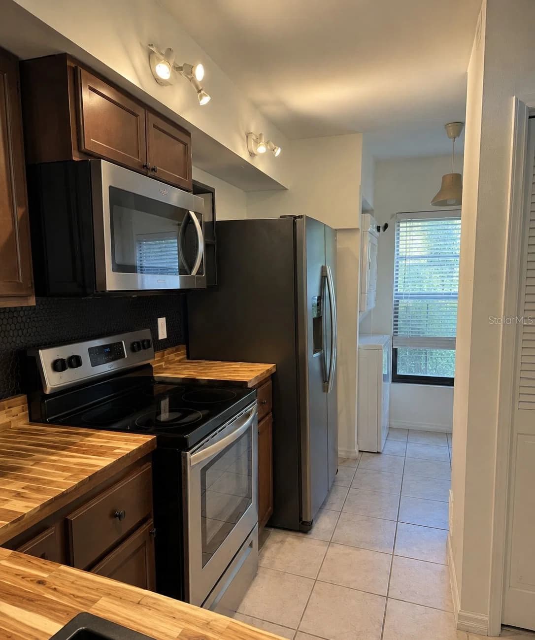 2900 SEMORAN Boulevard #B1, Orlando, FL 32822 3