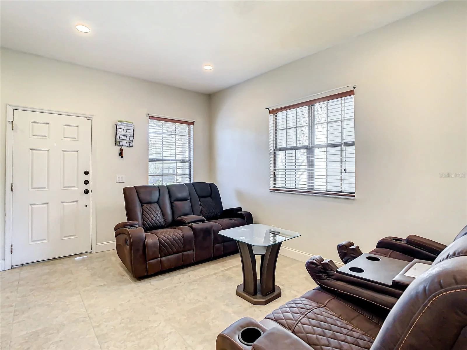 8735 ISLA BELLA Drive, Orlando, FL 32818 2