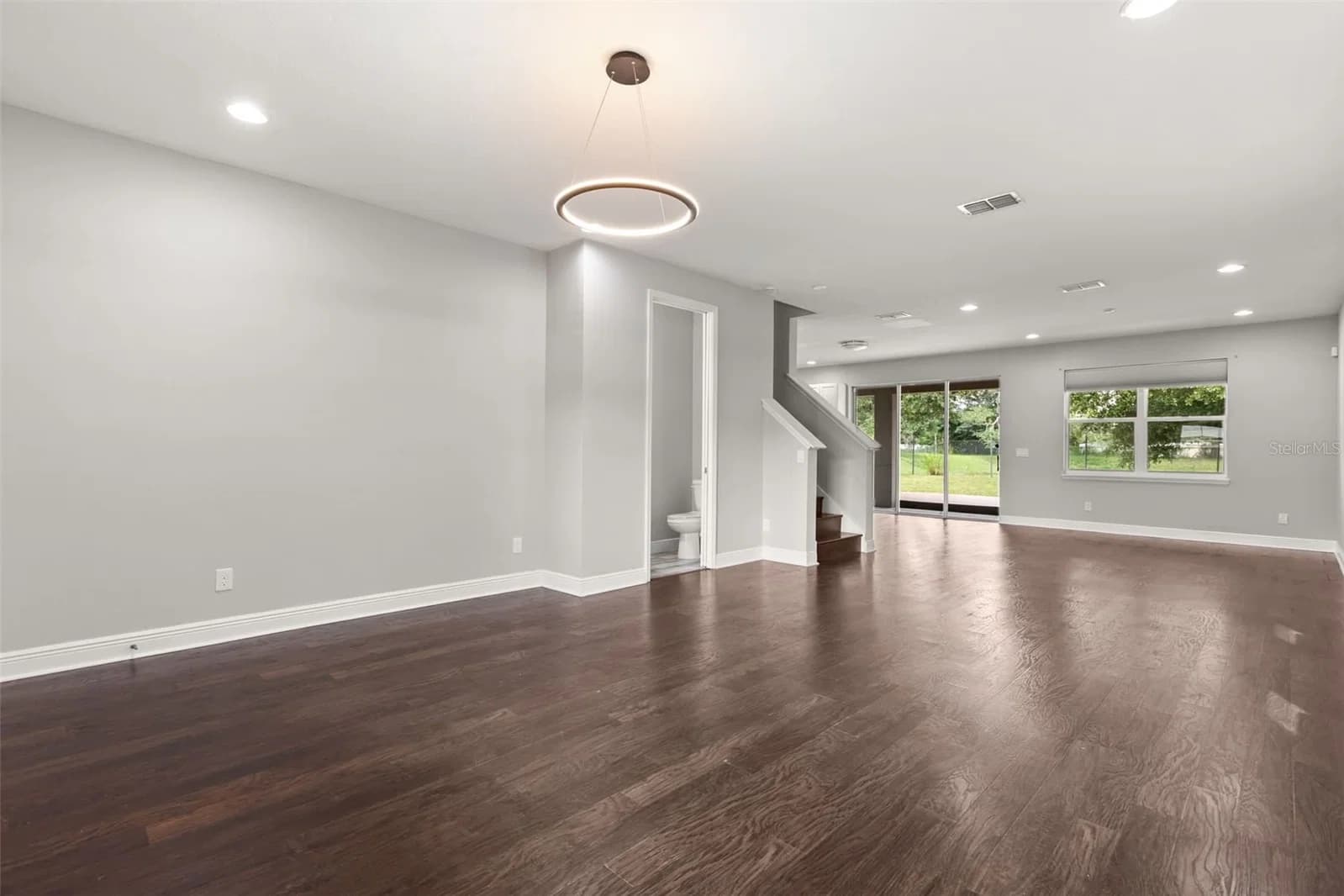 2813 ROSEGLEN Way 4