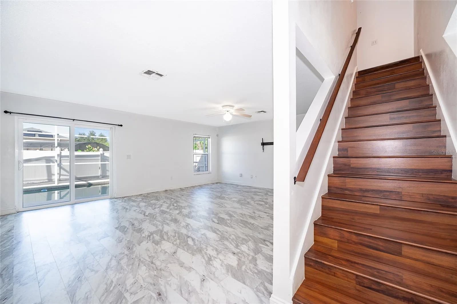 3102 HOLLAND Drive 4