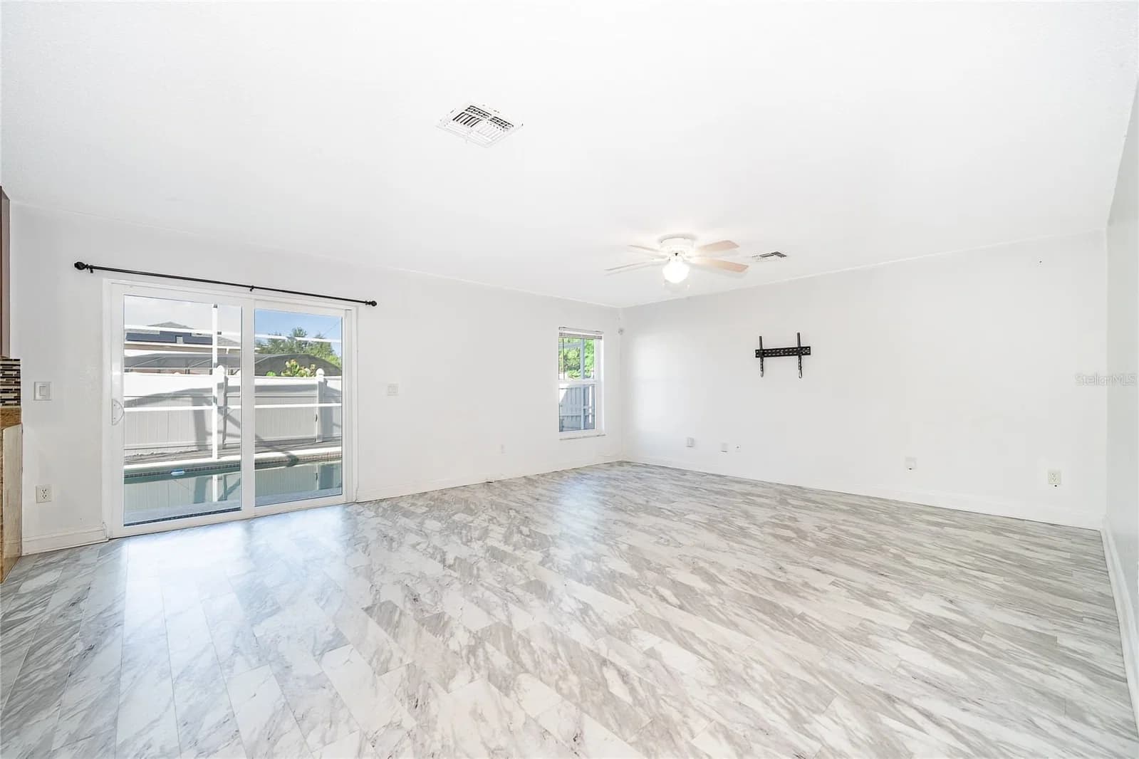 3102 HOLLAND Drive 5