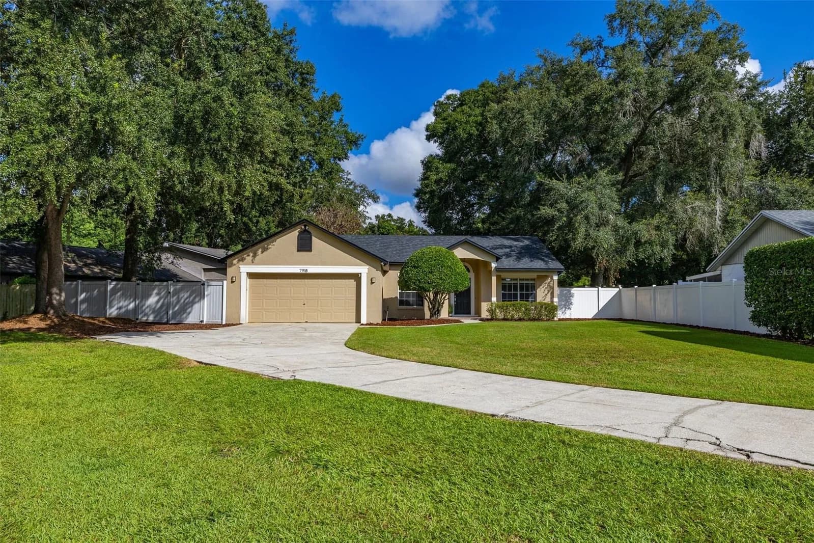 7918 LAKESIDE WOODS Drive, Orlando, FL 32810