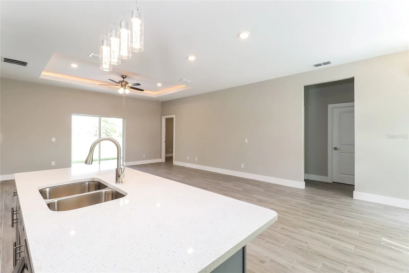 137 W ZINNIA Lane 5