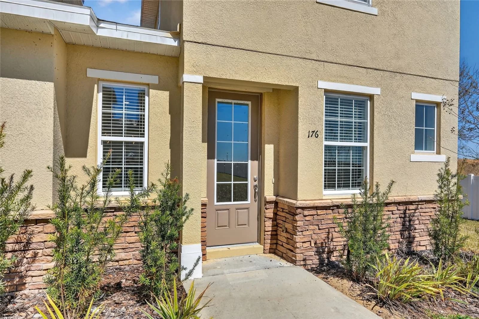 176 HOLLY VILLAGE 2