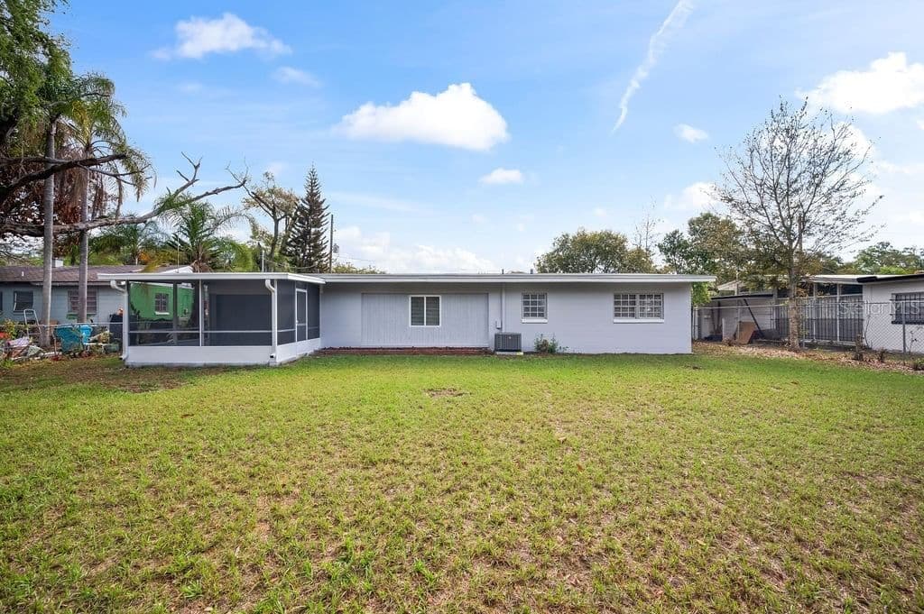 600 VENTURA Avenue 5
