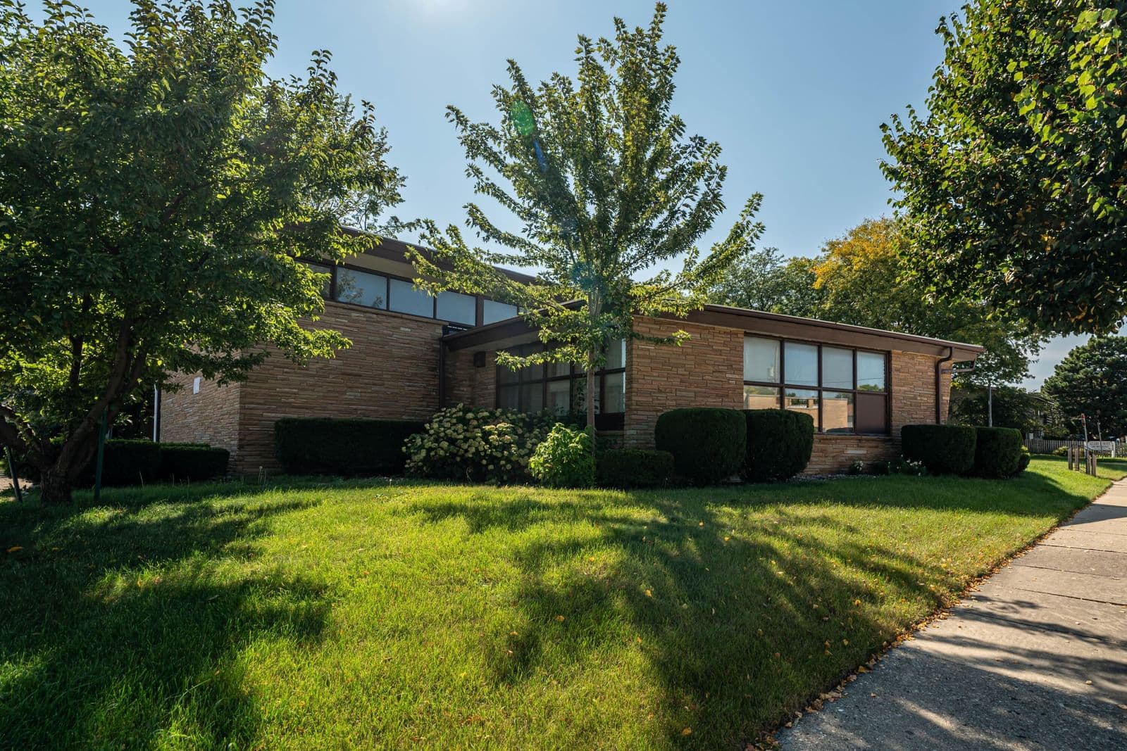 5831 Burleigh 2