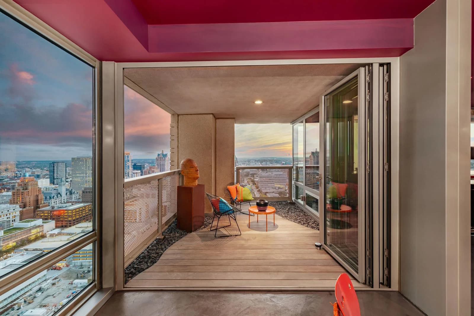 923 Kilbourn 4