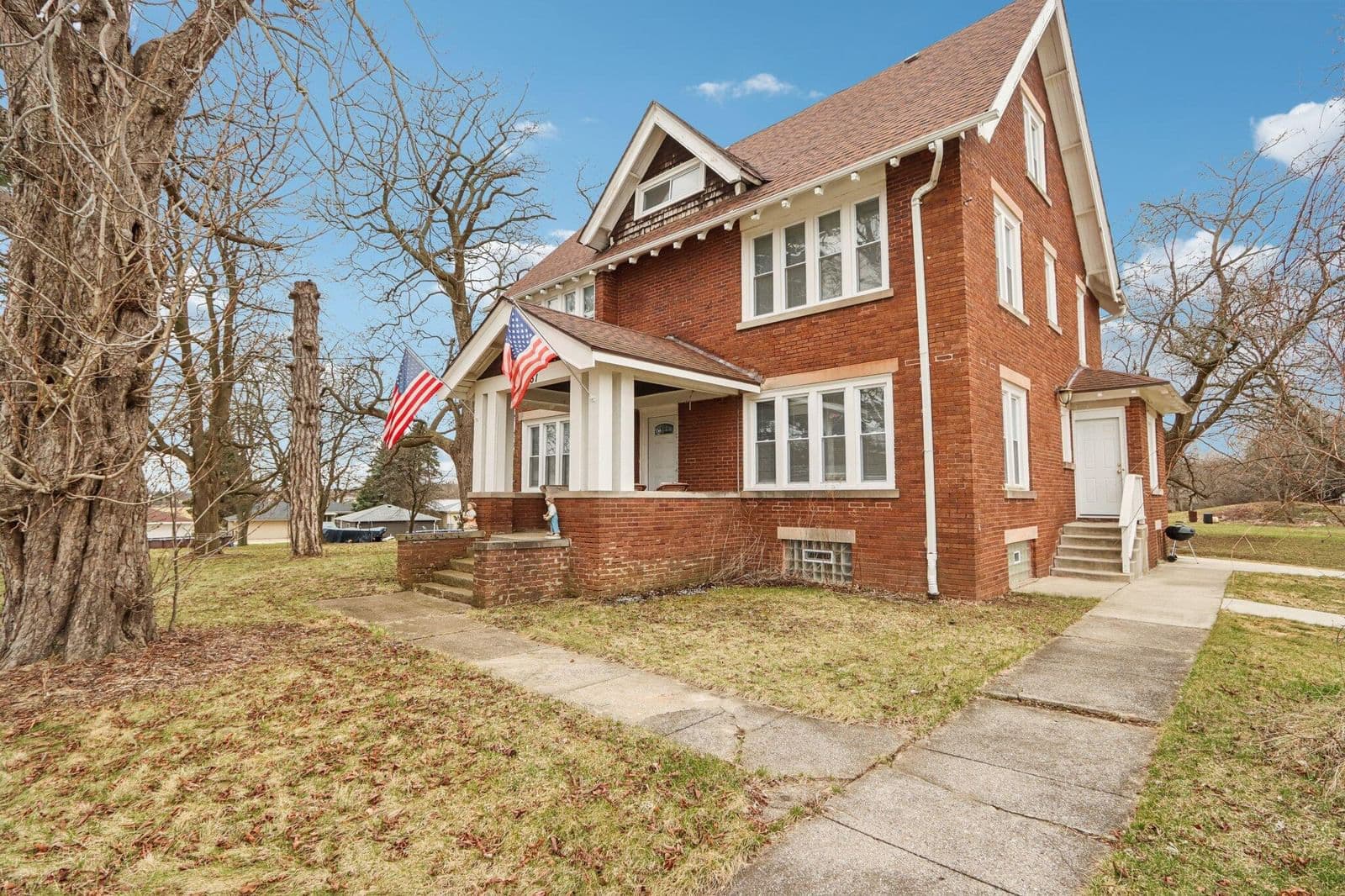 8051 Granville 4