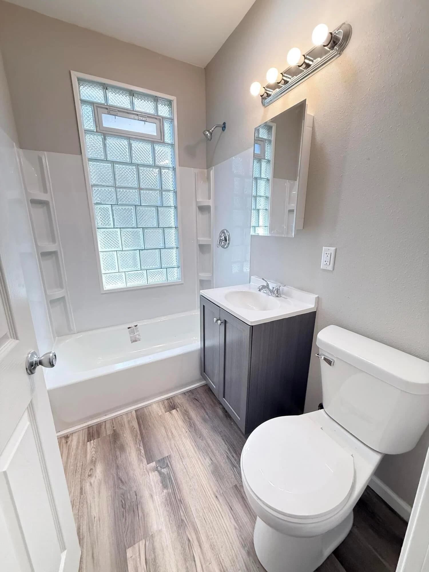 3641 Port Washington 3