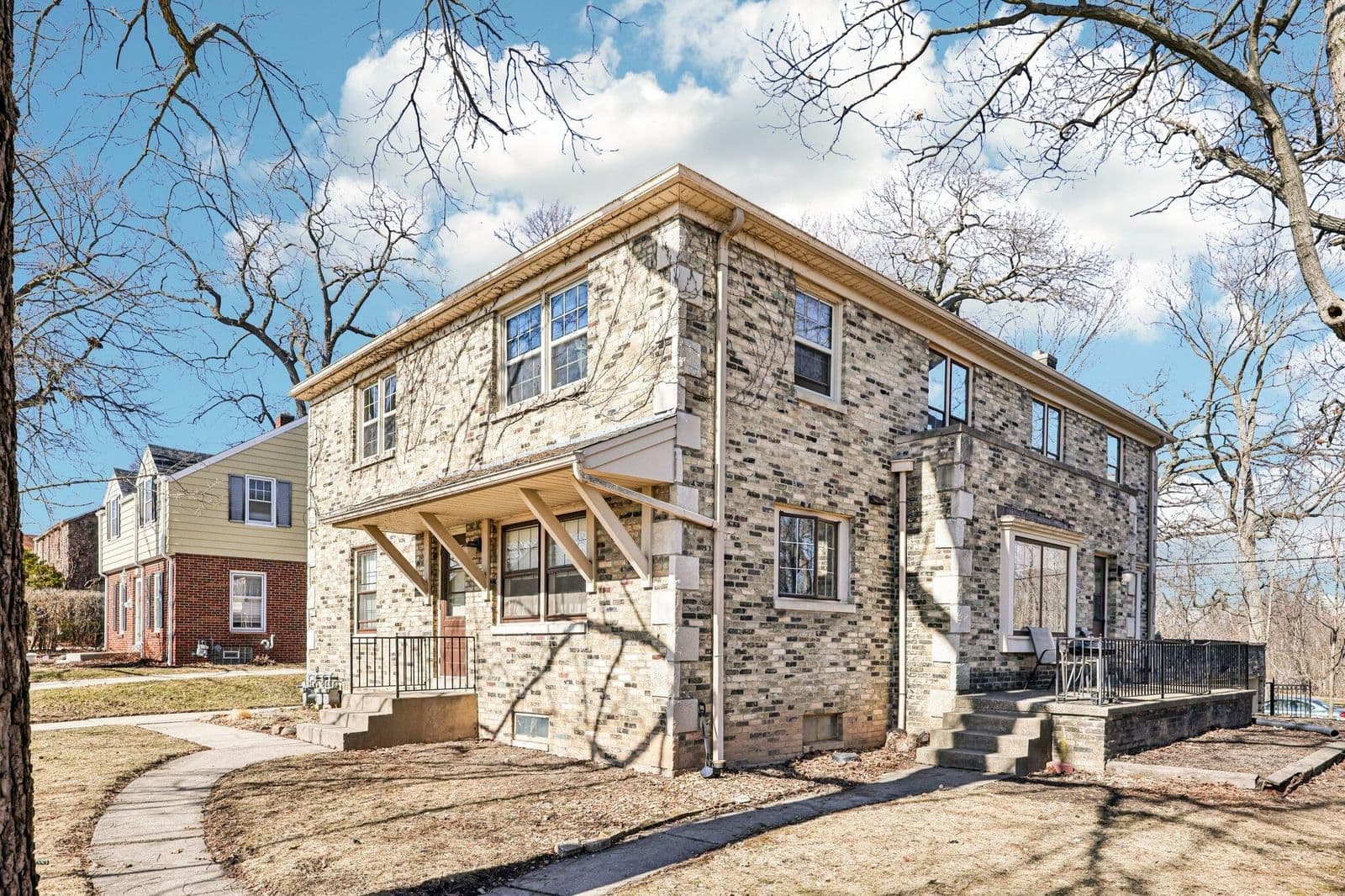 4703 Jackson Park 5