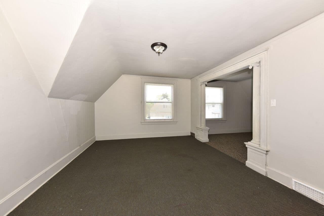 2932 Holton 2