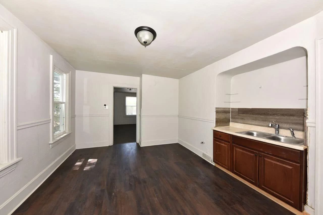2932 Holton 5