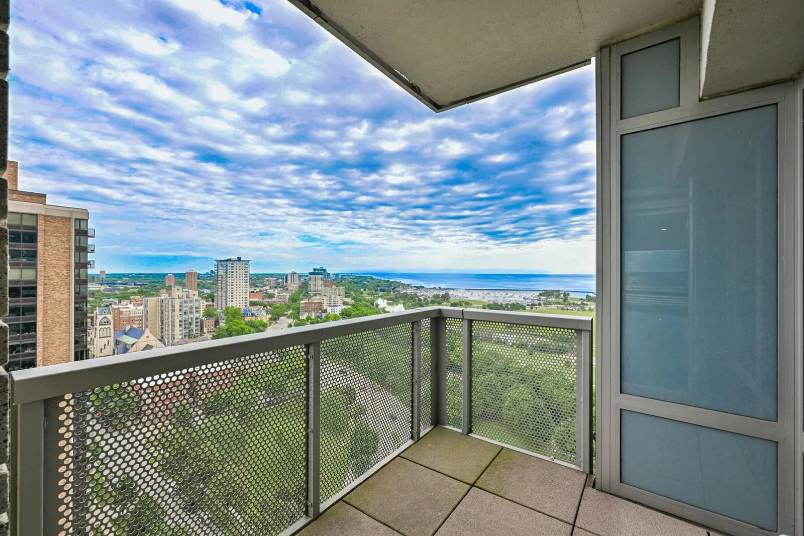 923 Kilbourn 3