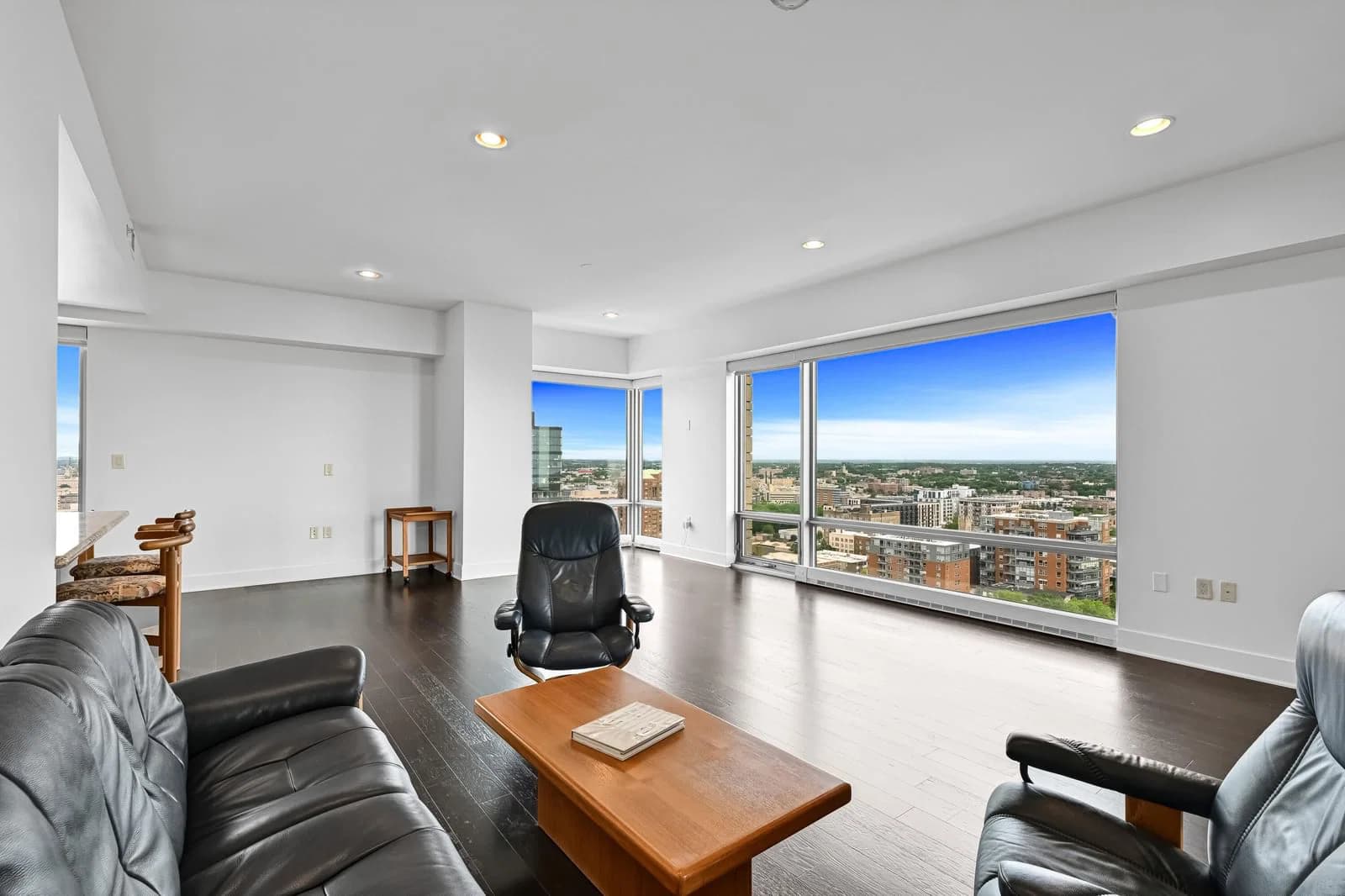 923 Kilbourn 5