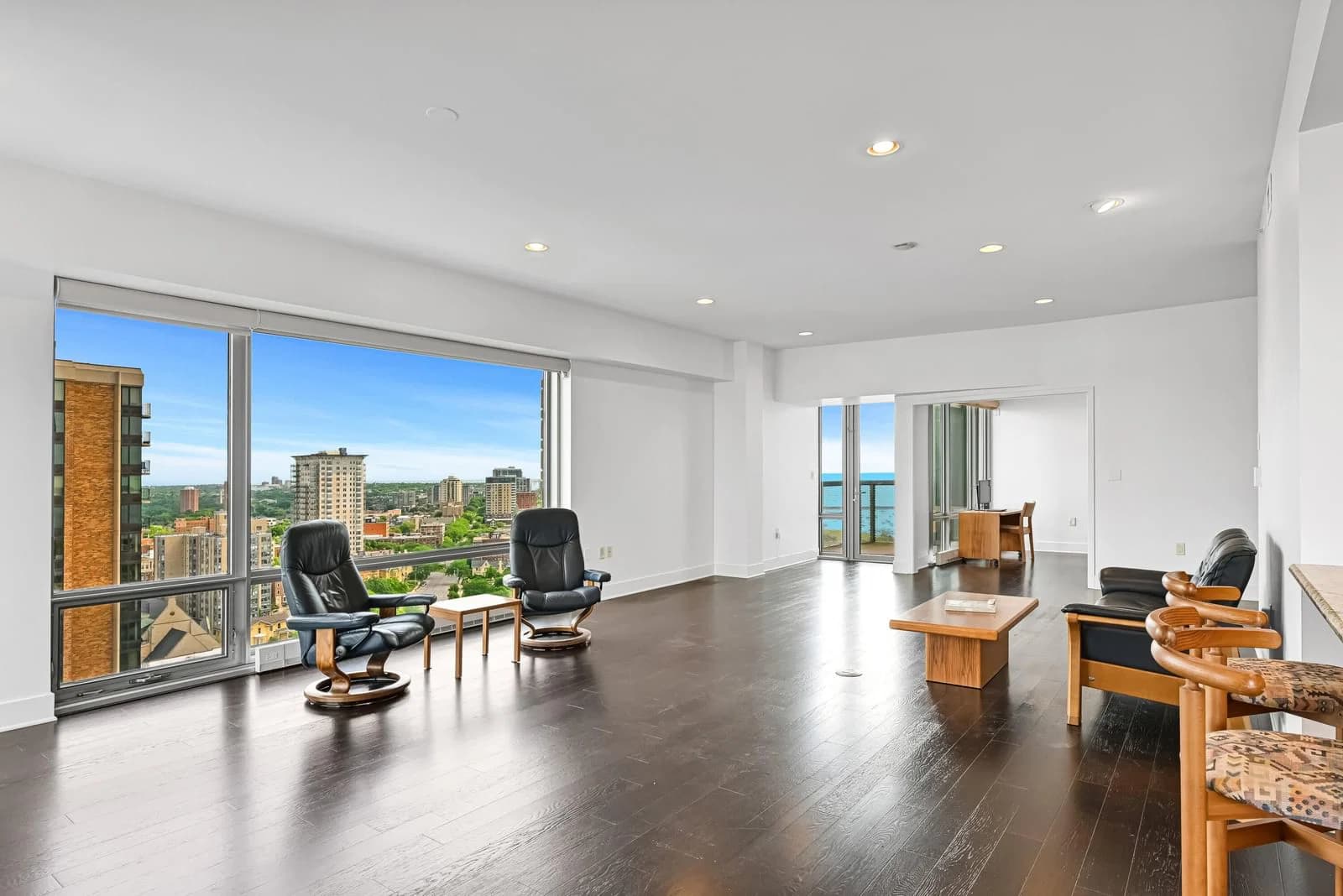 923 Kilbourn 4