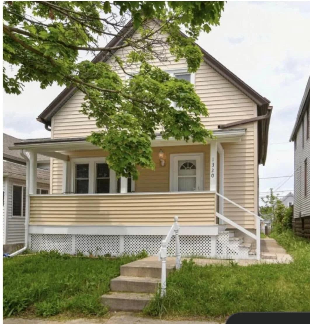 1320 Milwaukee 2