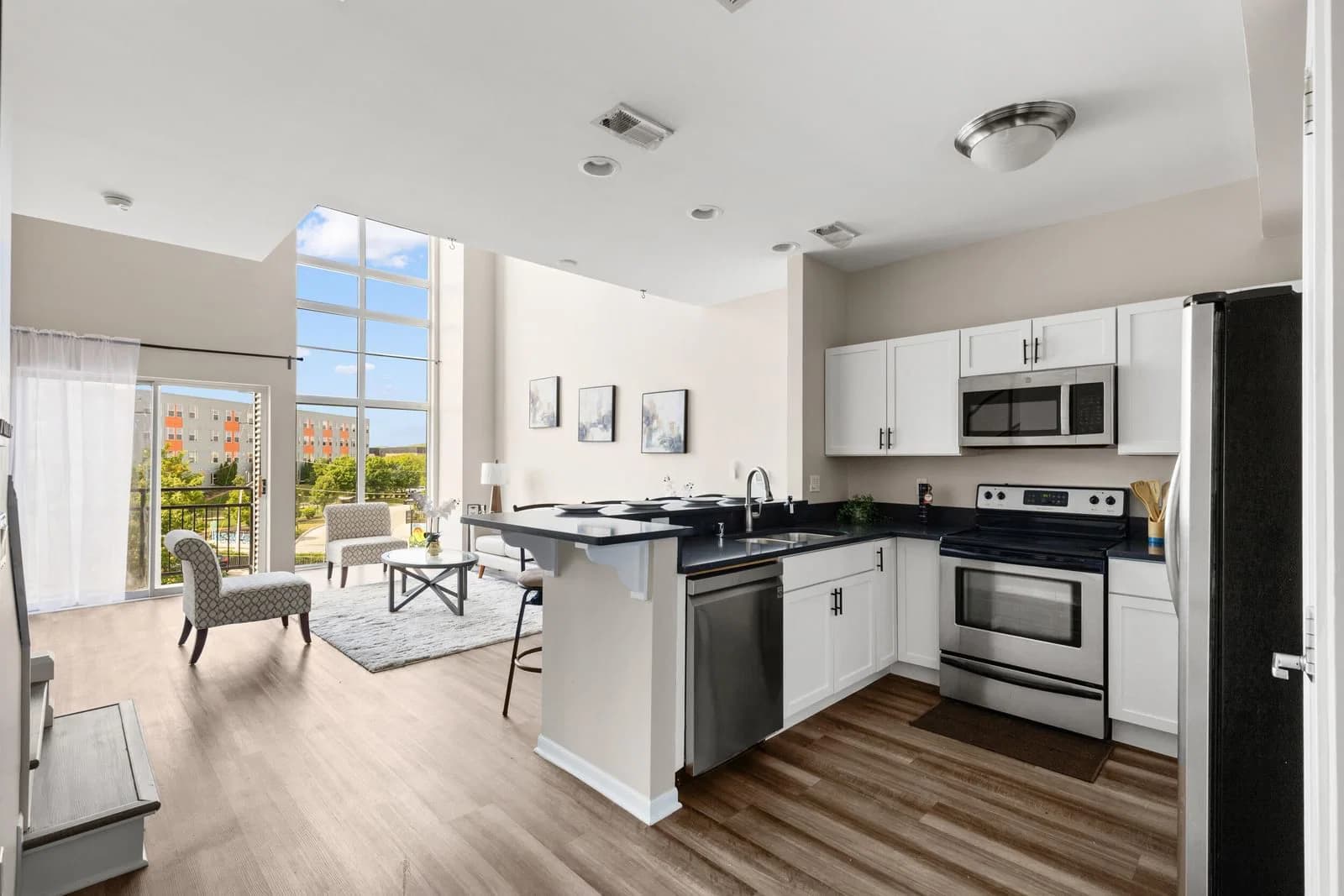 2121 Kinnickinnic 2