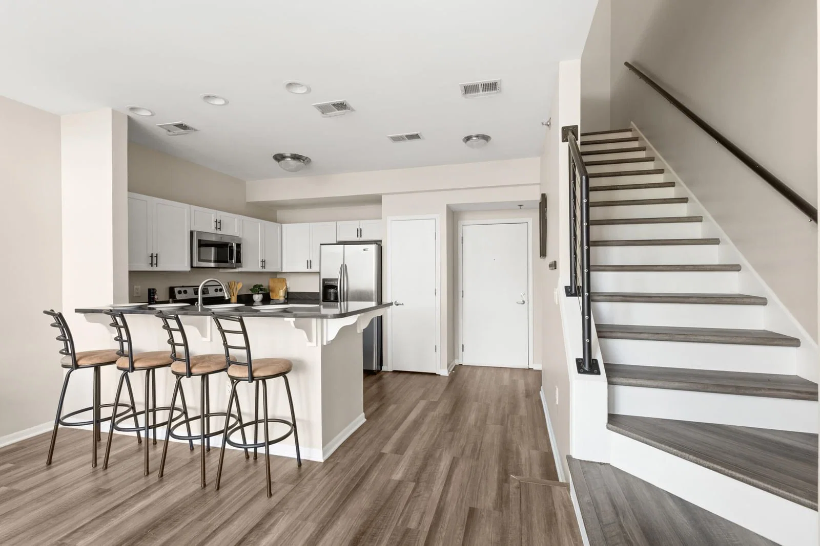 2121 Kinnickinnic 5