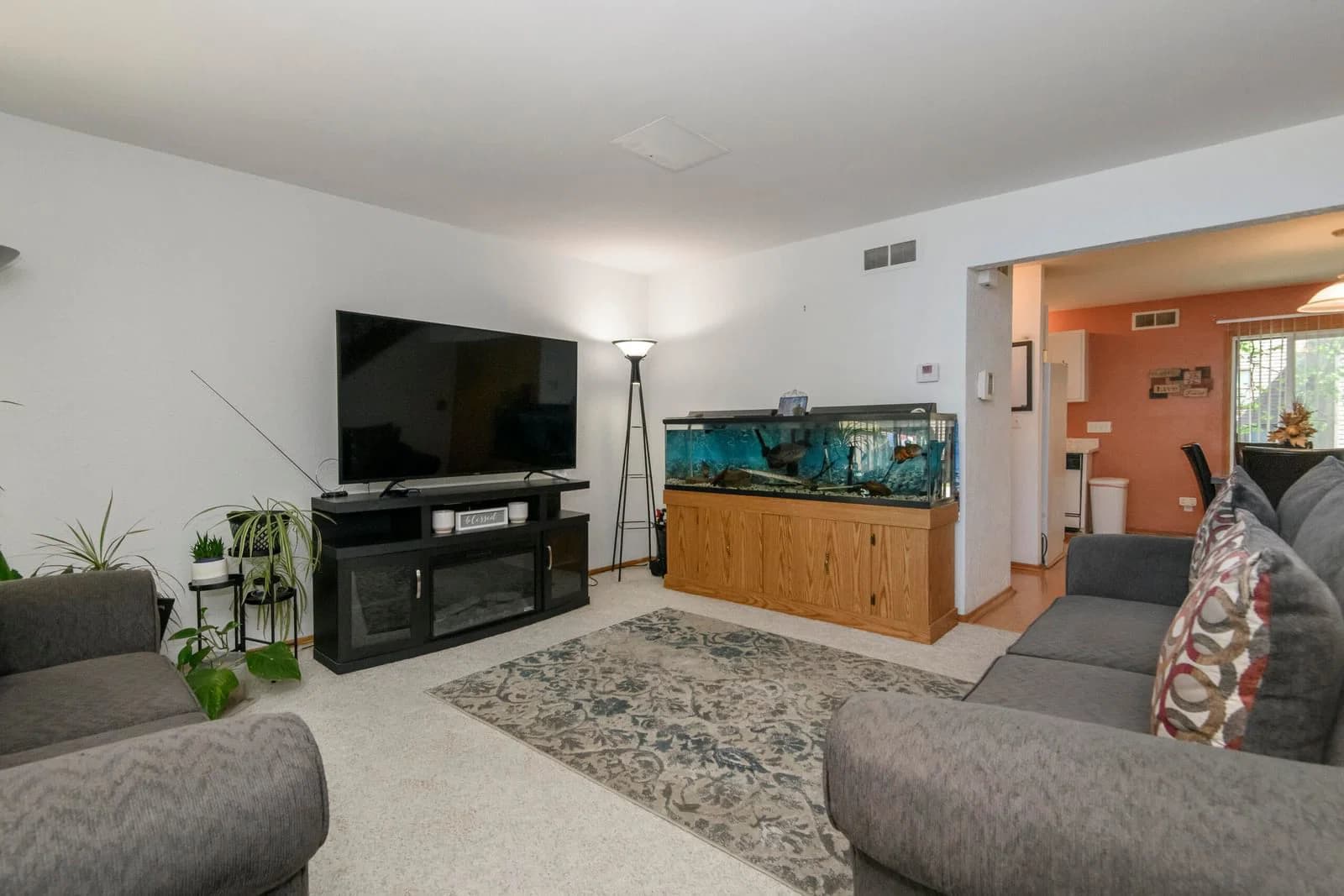 6941 Glenbrook 5