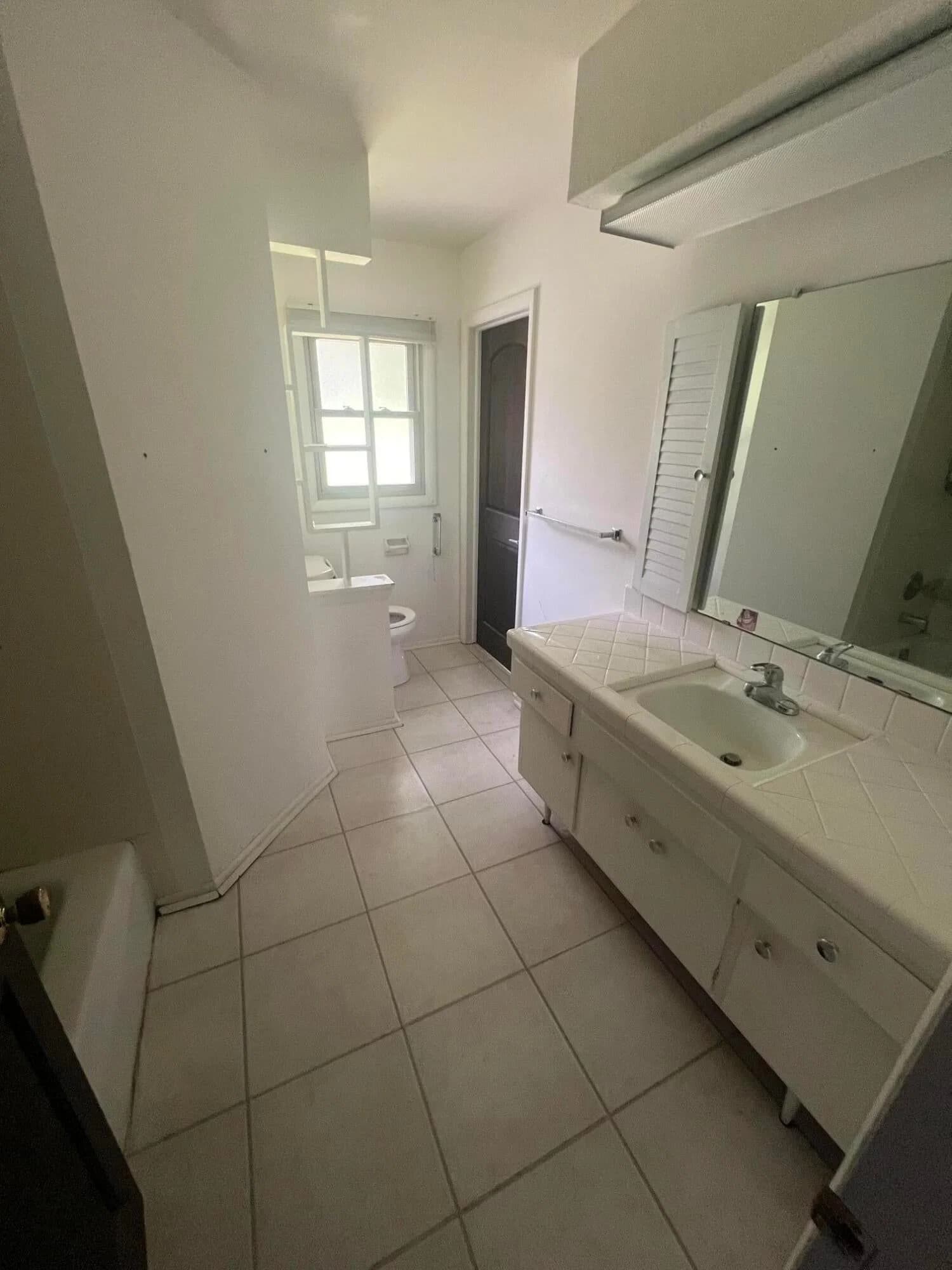 2212 Parnell 5
