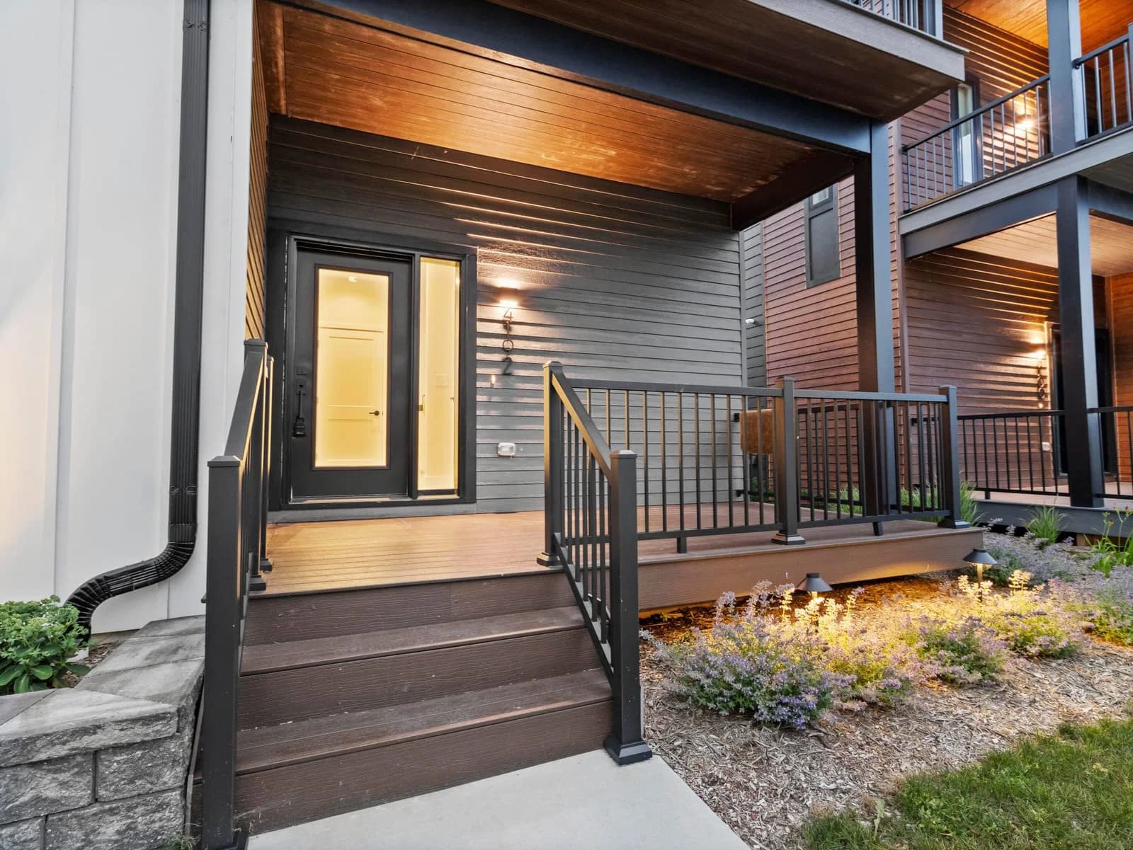 4192 Lake Vista 3
