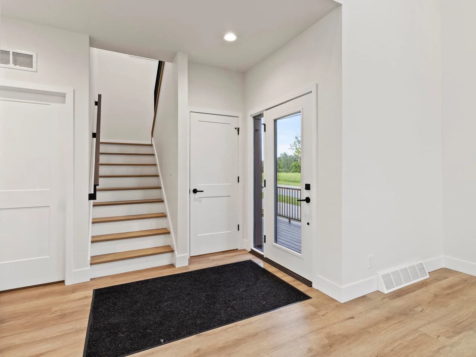 4192 Lake Vista 5