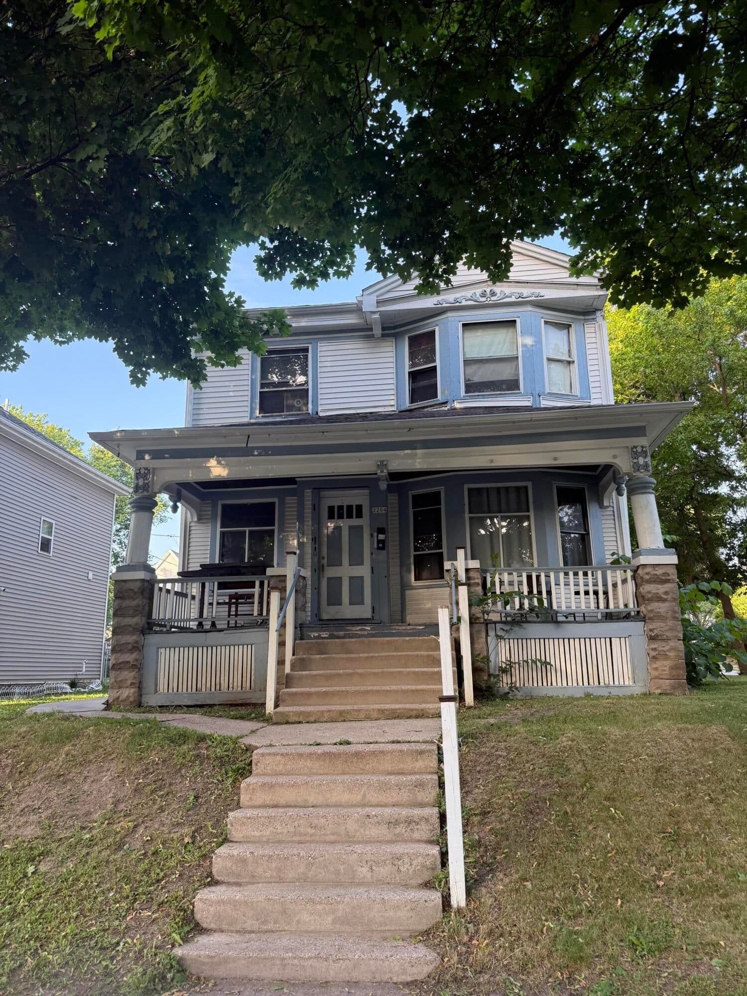 2204 41st 2
