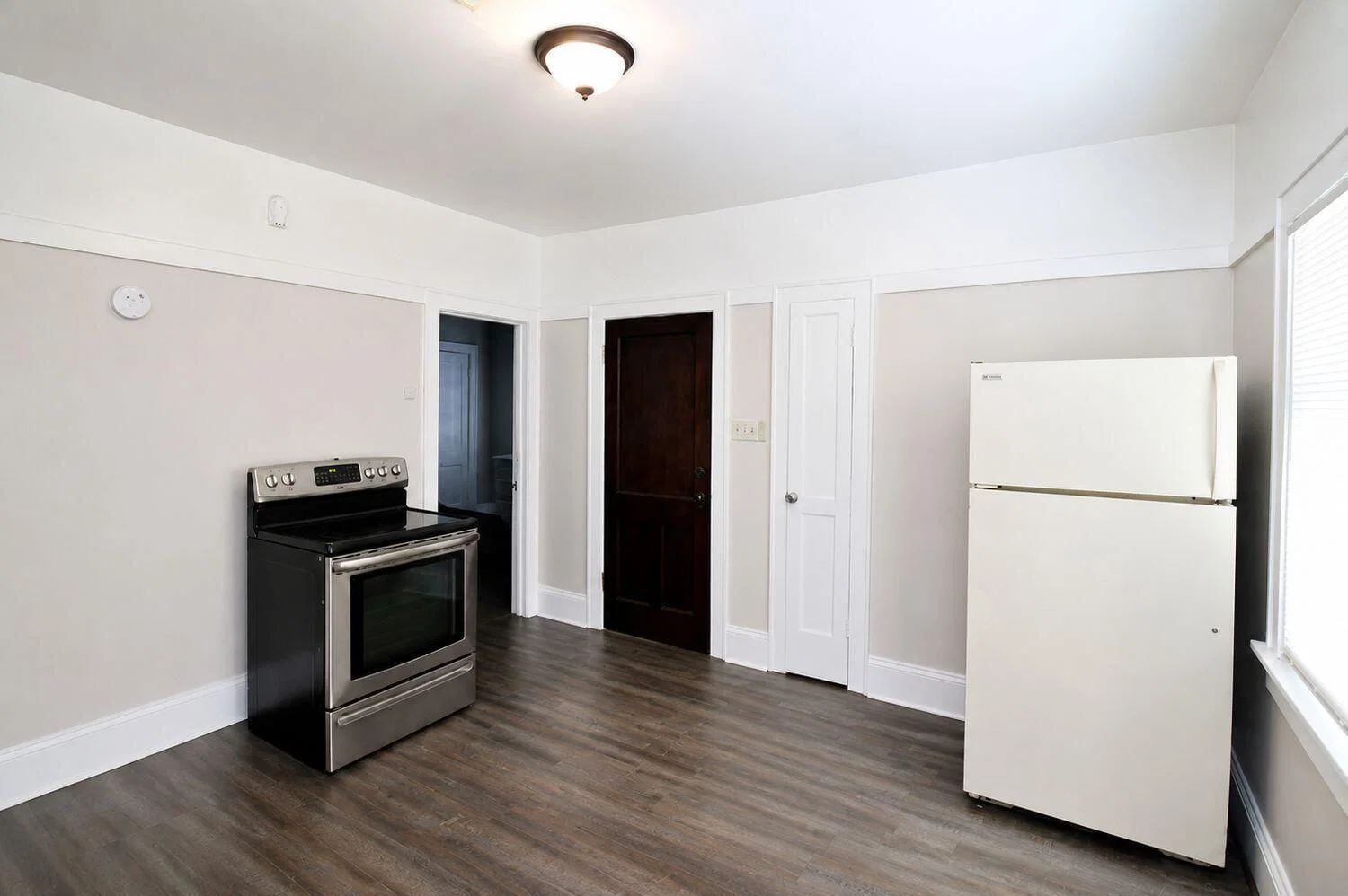 4420-4422 Lloyd St, Milwaukee, WI 53208 2