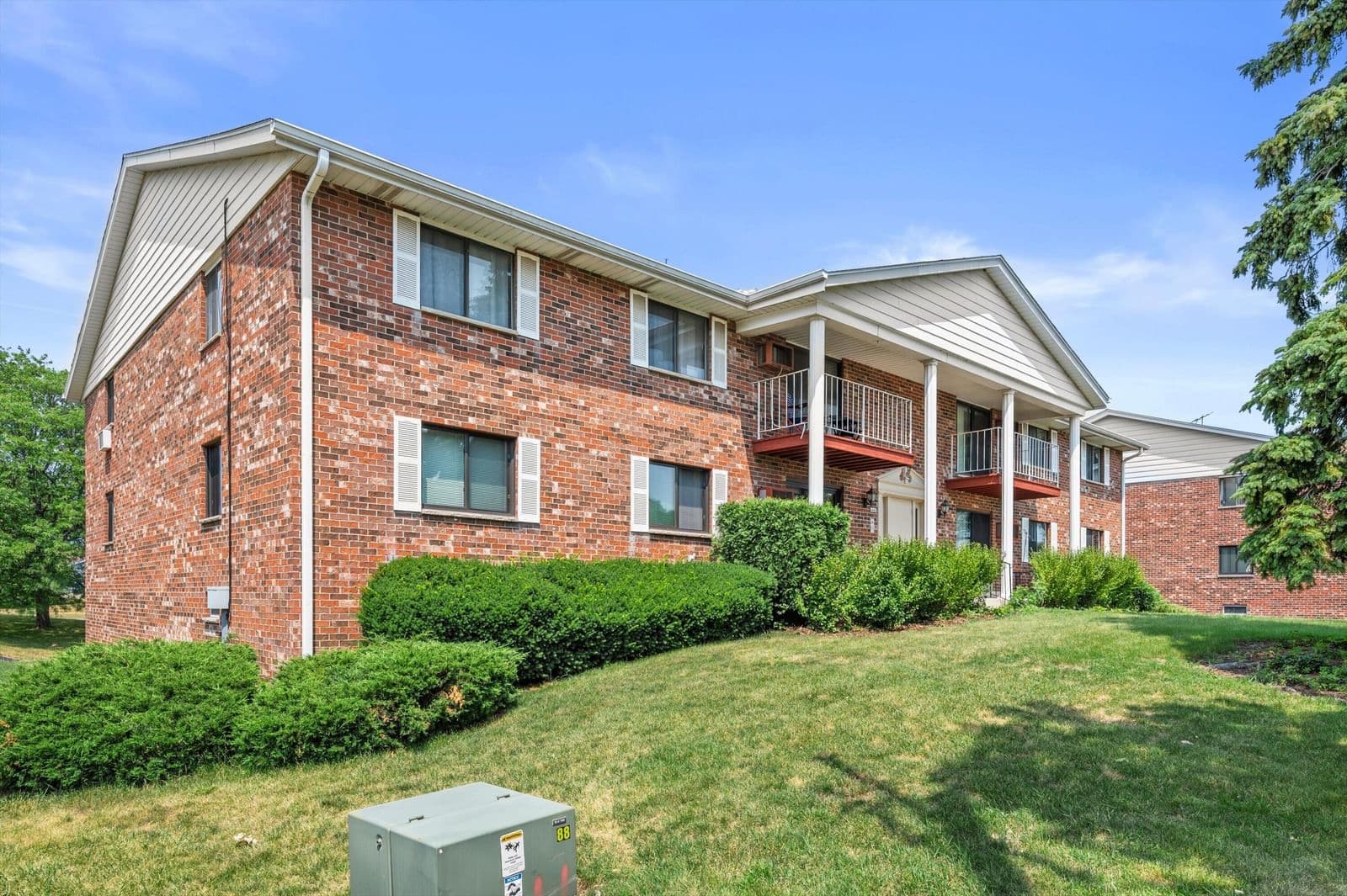 6440 Howard 3