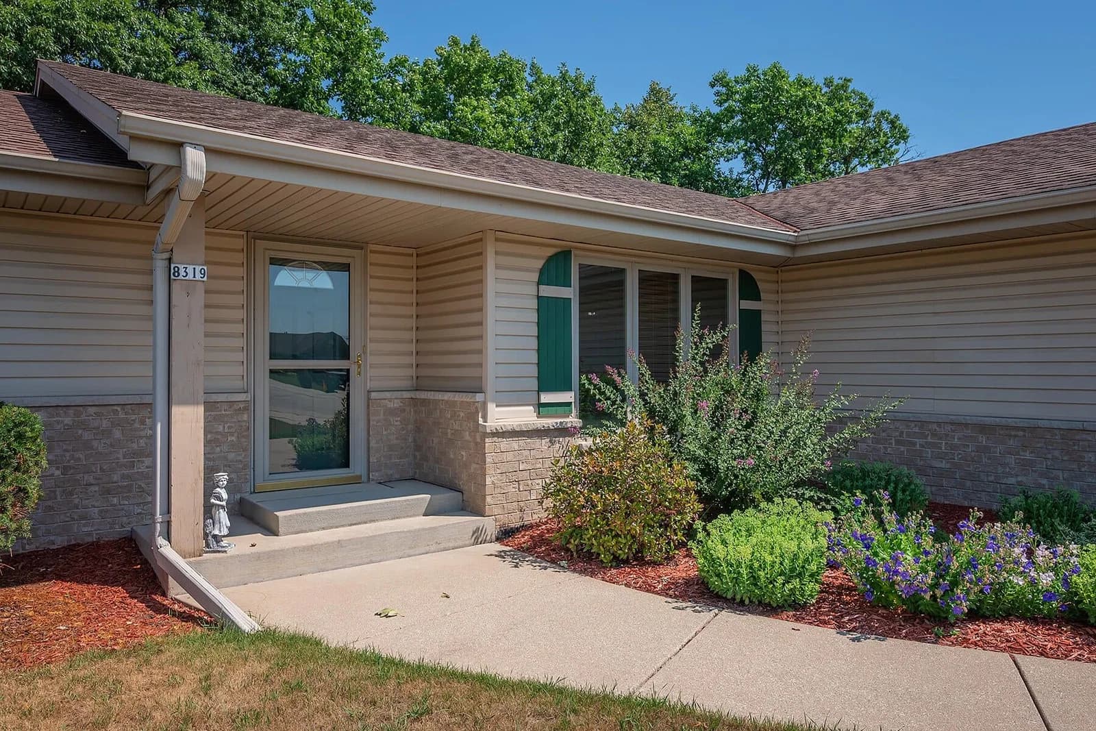 8319 Woodridge 4
