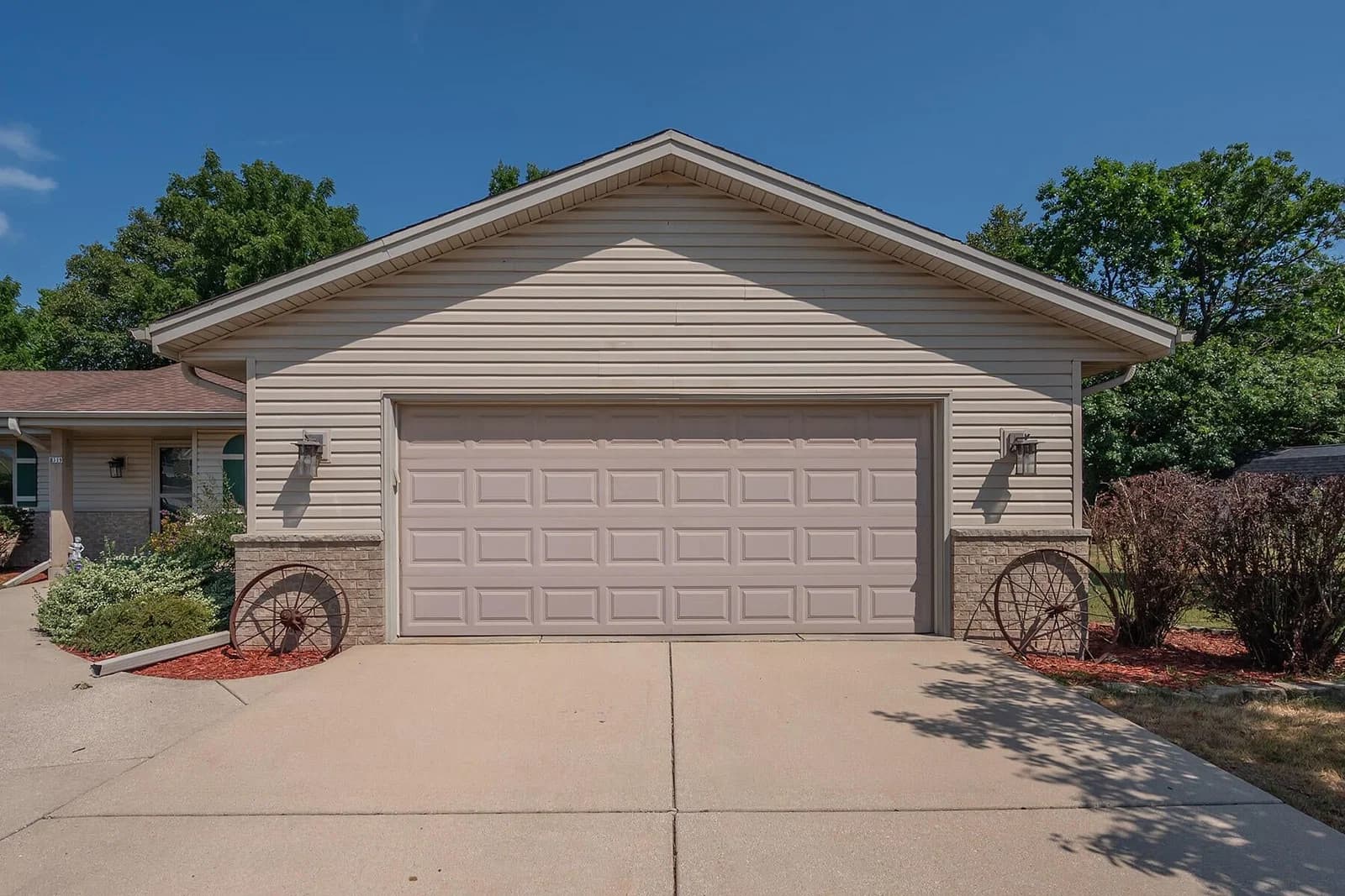 8319 Woodridge 3