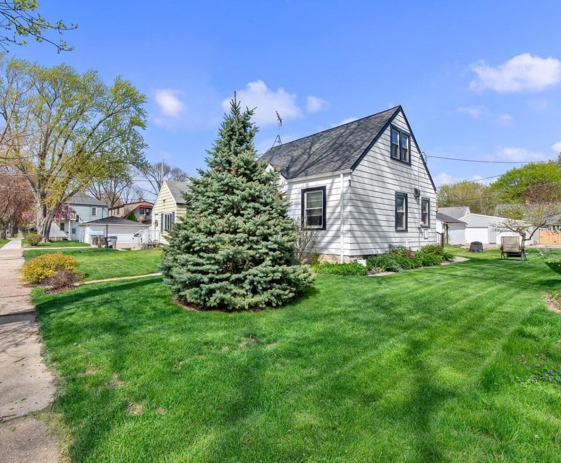 3326 Lenox St, Milwaukee, WI 53207 3