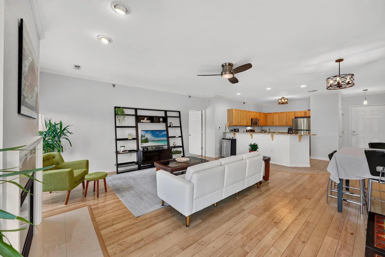 1220 Locust 4