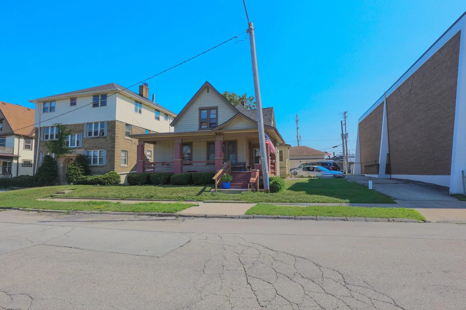 915 Minnesota Ave, South Milwaukee, WI 53172 3