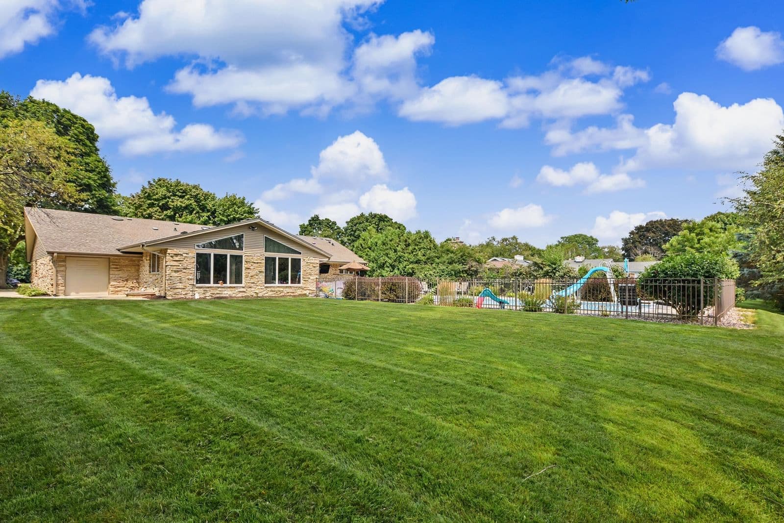9515 Hadley 3