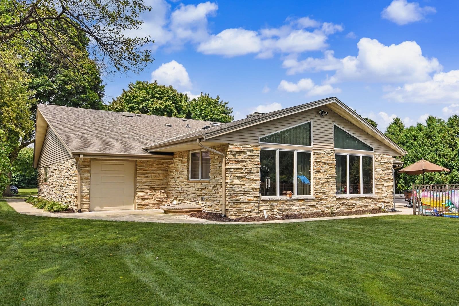 9515 Hadley 4