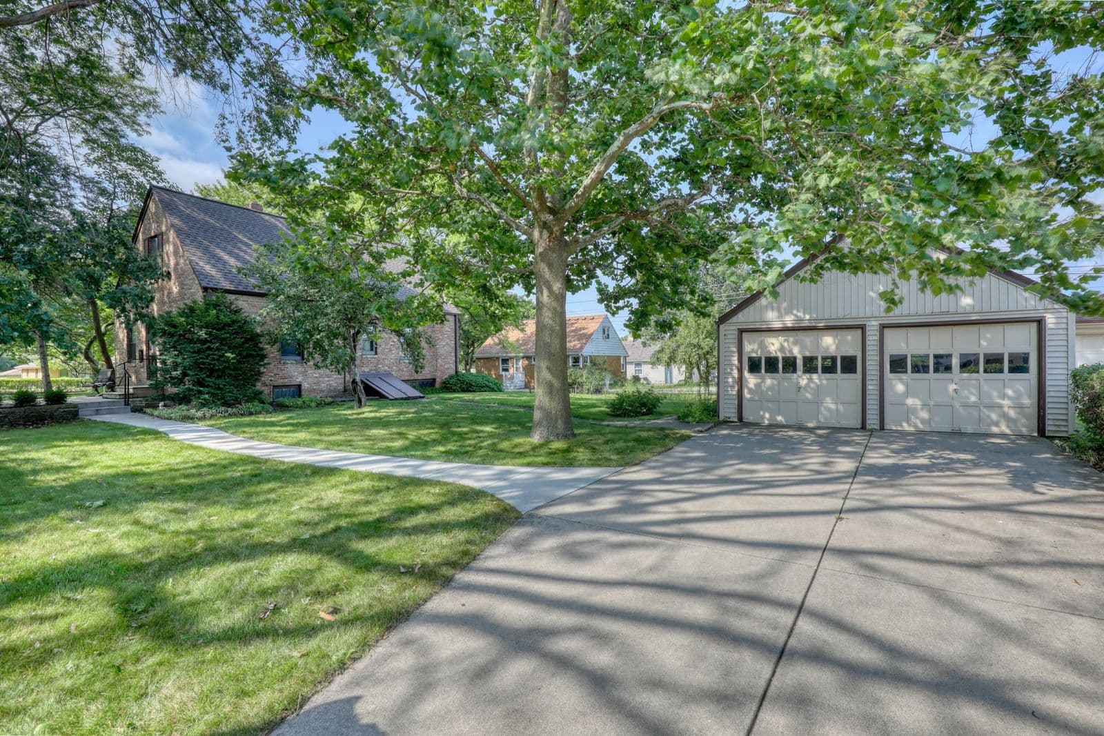 5800 Howard 2