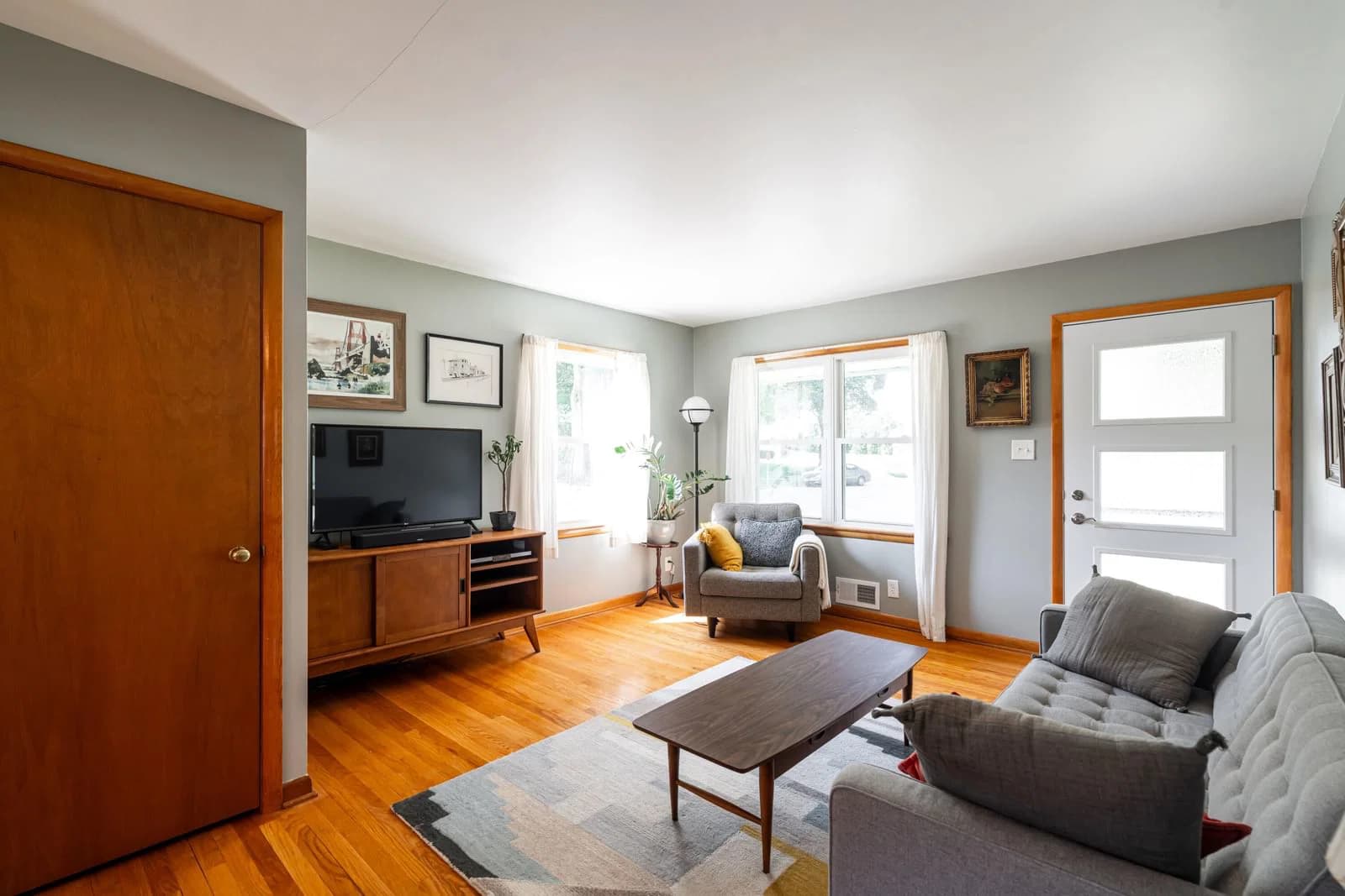 4014 Logan Ct, Milwaukee, WI 53207 2