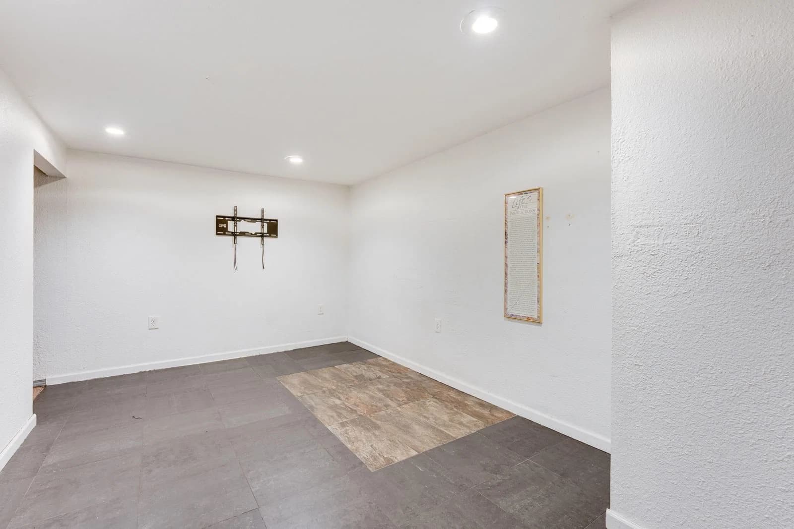 8302 Courtland 3