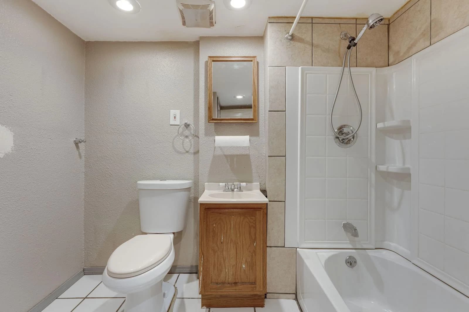 8302 Courtland 4