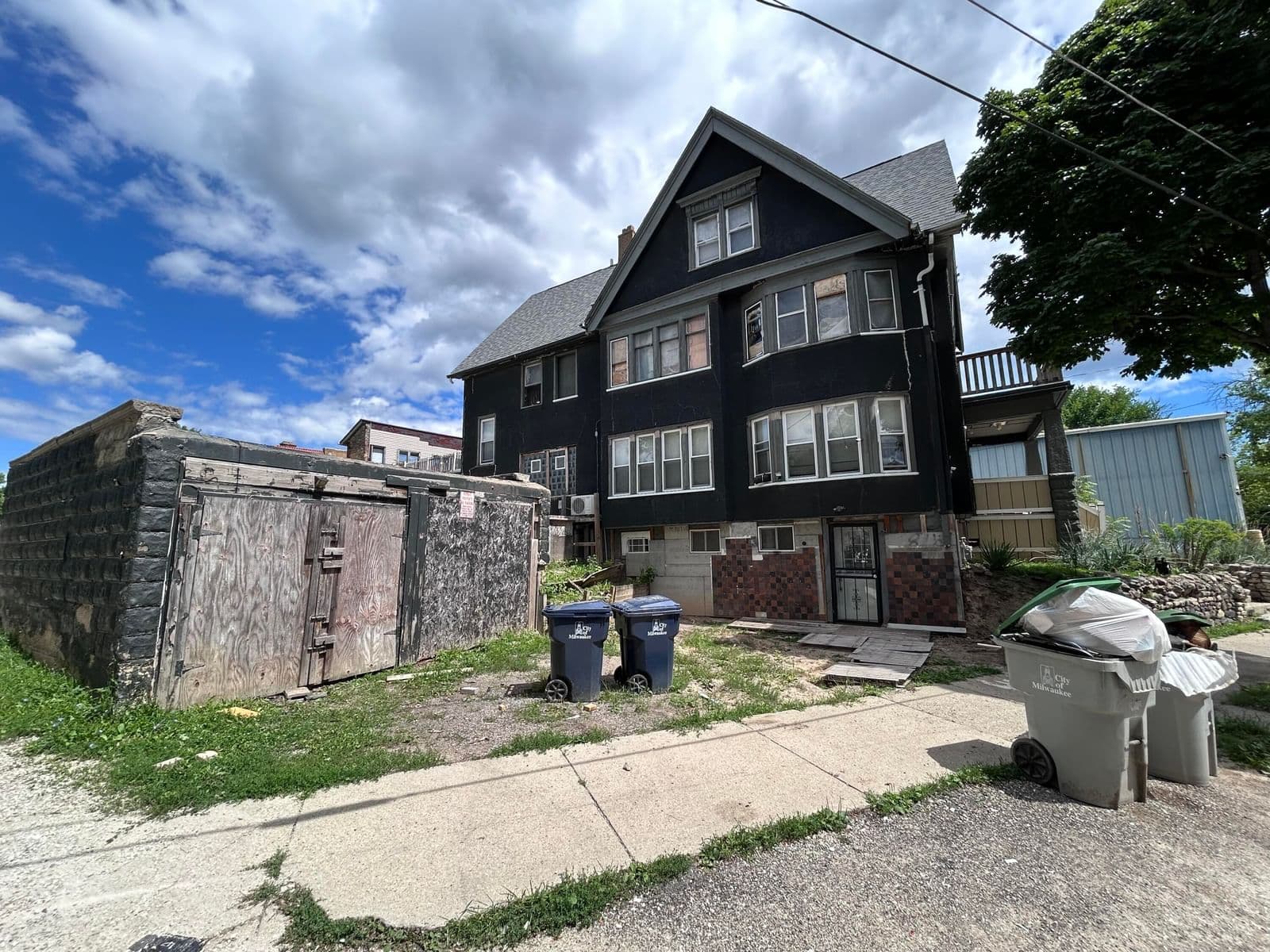3746 Sarnow St, Milwaukee, WI 53208 2