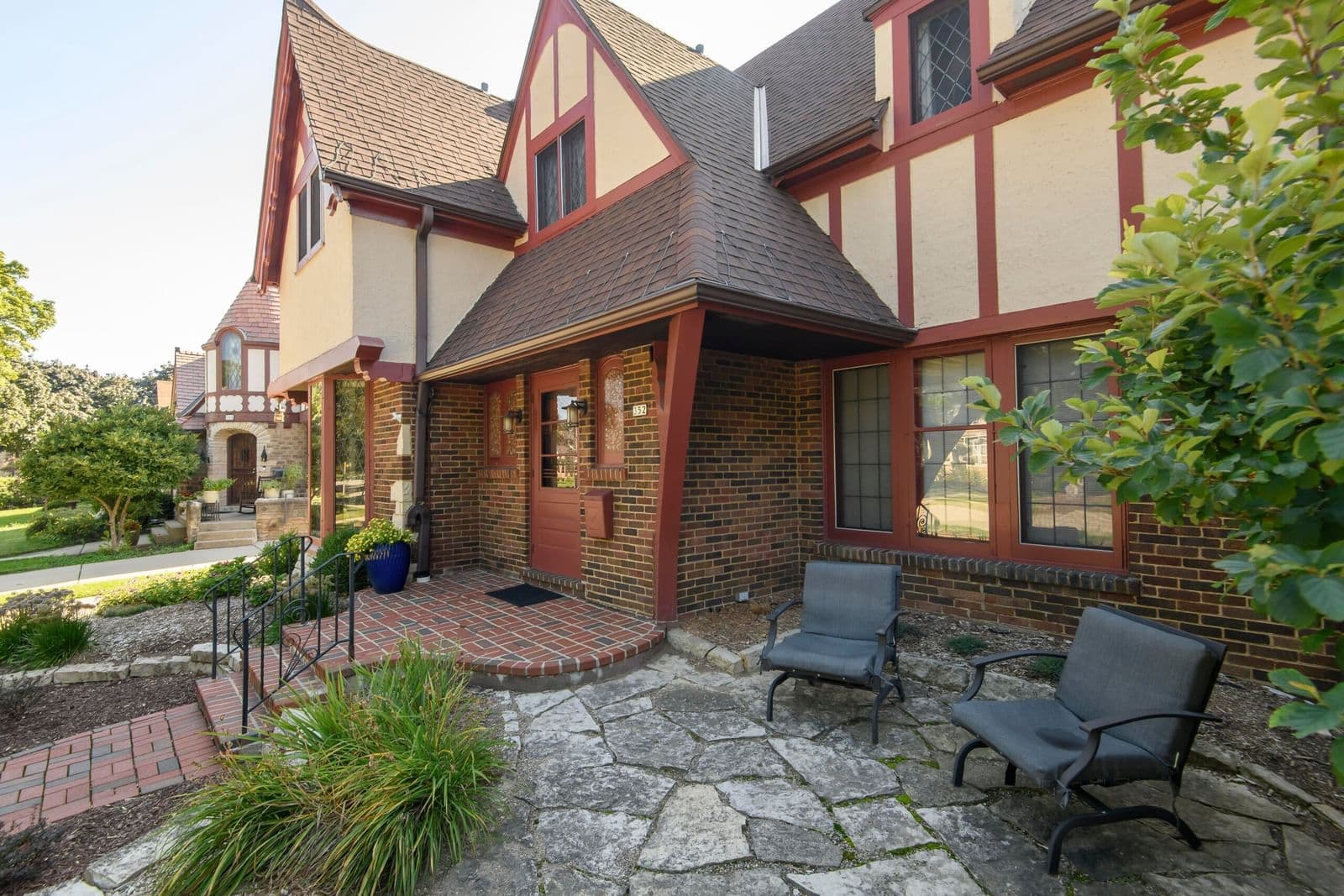352 Pinecrest 2